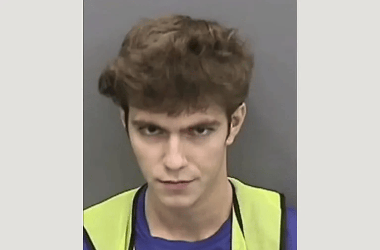 مخترق حسابات المشاهير