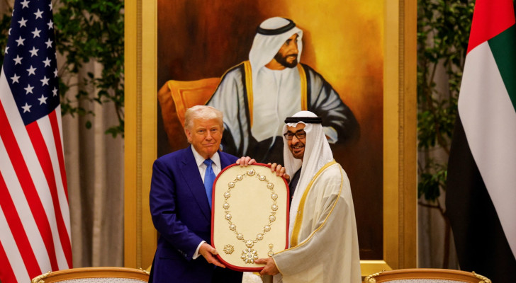 أعلى وسام إماراتي: لماذا منح محمد بن زايد دونالد ترامب "وسام زايد"؟