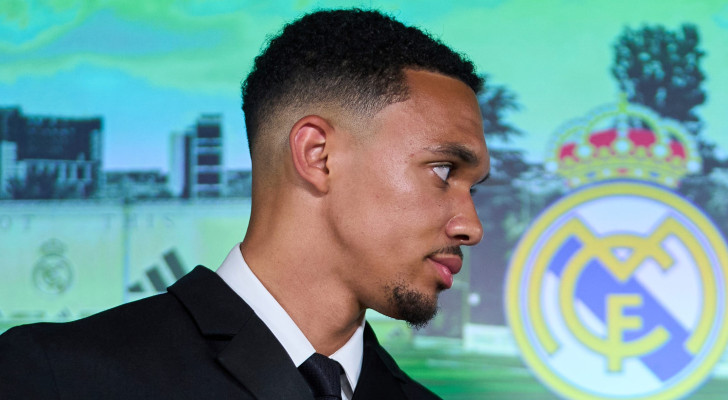 ريال مدريد يمنع أرنولد من اصطحاب سيارته المفضلة إلى النادي!
