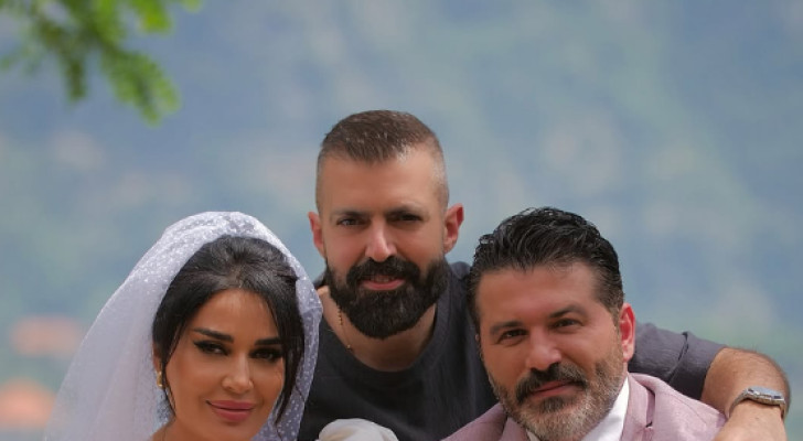 ابن يزن السيد يعنّف والده في الهاتف بسبب زواجه من سيرين عبد النور في كليب "عاملن عقدة"! (فيديو)