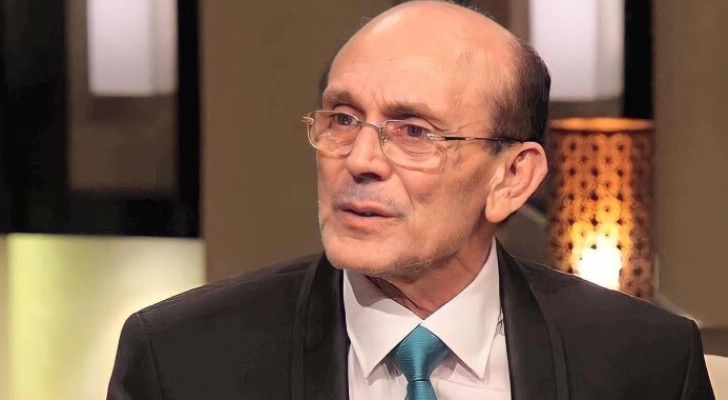 أشرف زكي يوضح حقيقة الحالة الصحية للفنان محمد صبحي بعد نقله إلى المستشفى
