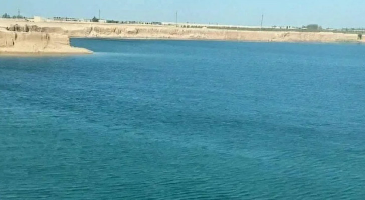 حدث جيولوجي نادر.. ظهور بحيرة وسط الصحراء بشكل مفاجئ يربك المصريين!