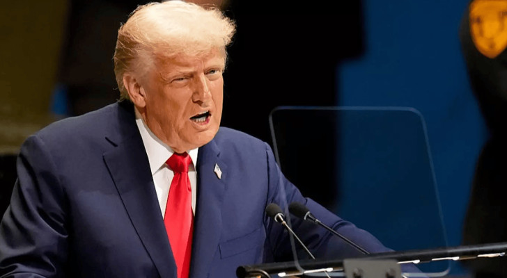 ترامب يوبخ قادة الجيش الأمريكي لأنهم لم يصفقوا له أثناء خطابه!