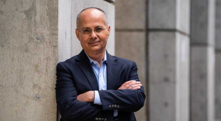 الملك عبدالله الثاني يهنئ البروفيسور الأردني عمر ياغي لفوزه بجائزة نوبل