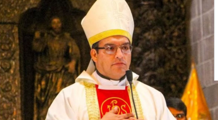 فضح نفسه بالخطأ.. استقالة أسقف بعد انكشاف علاقاته السرية من 17 امرأة!