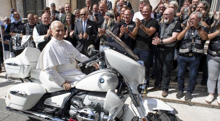 بيع دراجة البابا ليو النارية في مزاد علني!