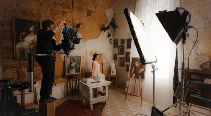 نور حلو تطلق "ما بتشبهني".. صرخة إحساس في وجه برود العاطفة