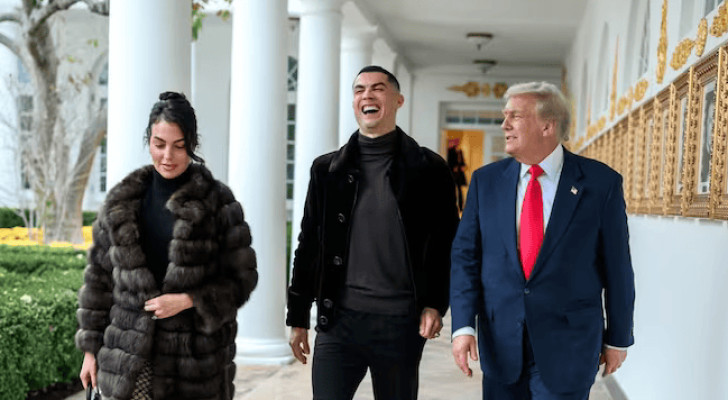 ترامب يفاجئ كريستيانو رونالدو ويمنحه "مفتاح البيت الأبيض"!