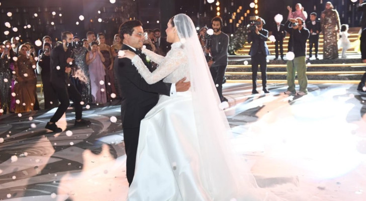 "دموع وفرح".. المشاهد الأولى لزفاف ابنة محمد هنيدي