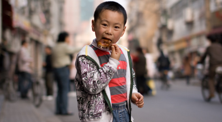 "أصيب بالتسمم!".. عائلة صينية تنصب فخا غير مقصود لطفل في السابعة!