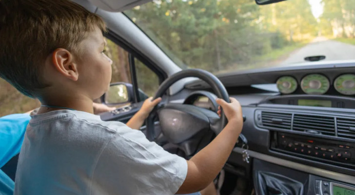 لأنه كان ثملا… أب يطلب من ابنه البالغ 12 عاما قيادة السيارة وإيصال الأسرة إلى المنزل في بلجيكا!