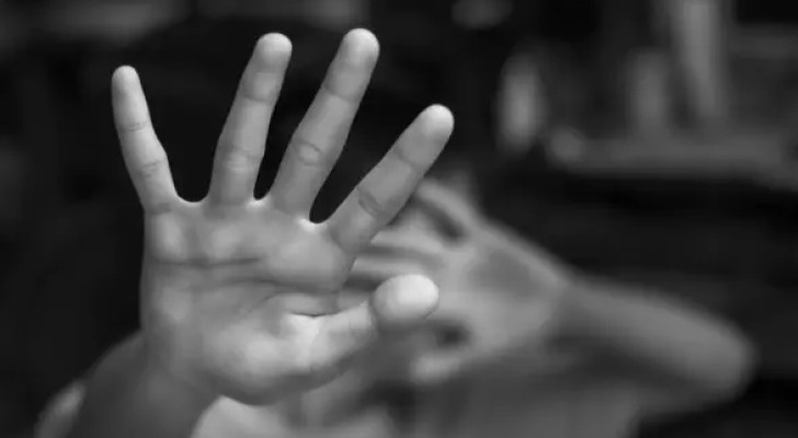 في العراق.. أب يعذب طفلته حتى الموت لسبب لا يصدق!