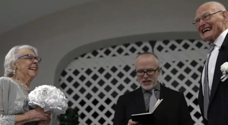 بعد 70 عاما من الزواج… عريس (91 عاما) وعروس (90 عاما) يعيشان حفل زفاف أحلامهما أخيرا!