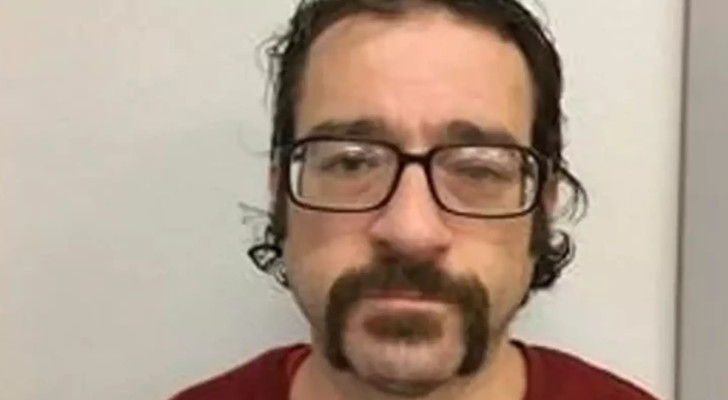 مطلوب للعدالة يسخر من الشرطة الأمريكية والأخيرة تبادله السخرية على فيسبوك!