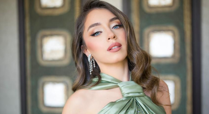 لونا كرم.. اللبنانية الوحيدة في نهائيات "Joy Awards" وإطلالتها الملوكية تسحر نجمة تركية.. فمن هي؟