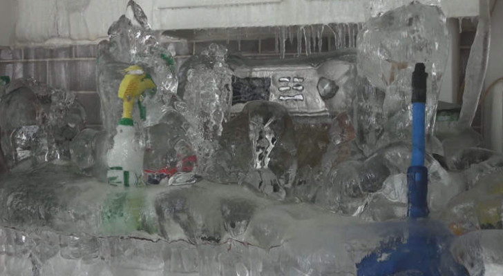 شقة تتحول إلى قصر جليدي حقيقي بعد إيقاف نظام التدفئة لتوفير المال!