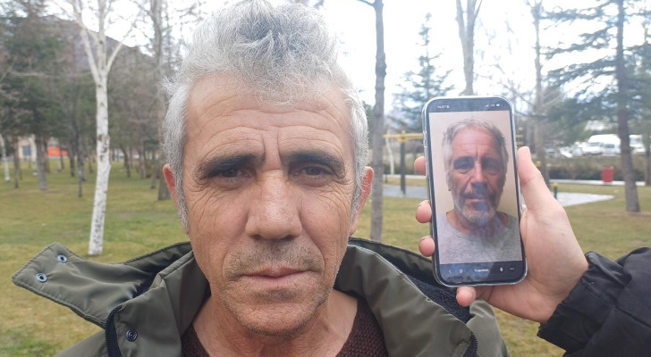 شبه غير مرغوب فيه.. تشابه ملامح مع جيفري إبستين يدفع تركيا لتغيير شكله بالكامل!