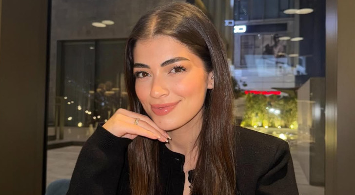 ليلى أحمد زاهر تتألق بإطلالة أنيقة وتخطف الأنظار عبر إنستجرام