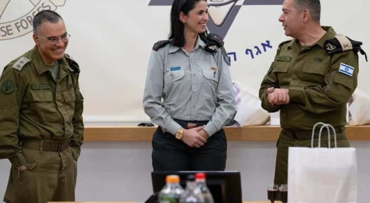 بعد عقدين في الواجهة.. أفيخاي أدرعي يسلم مهامه رسميا لـ إيلا واوية