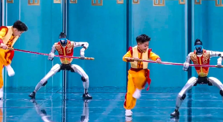 روبوتات بشرية صينية تؤدي الكونغ فو بإتقان وتذهل العالم في عرض غير مسبوق