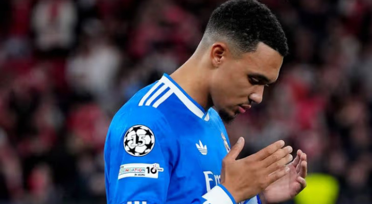 أرنولد ينفجر غضبا بعد فوز ريال مدريد على بنفيكا: ما حدث عار على كرة القدم!