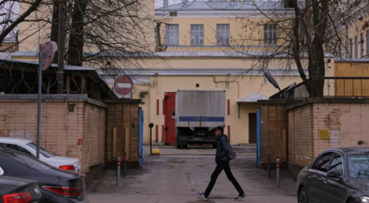 "للحصول على مأوى!".. روسي يعجز عن إيجاد عمل فيودع نفسه في السجن طواعية