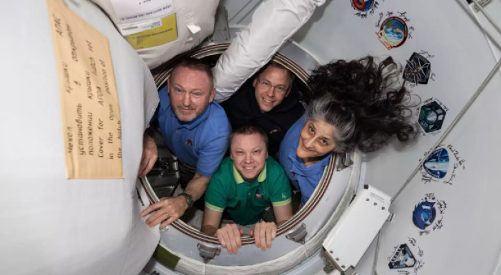 عالق منذ 286 يوما.. رائد فضاء يفوت أحداثا مهما ويحكي تفاصيل صادمة عن الحياة في الفضاء!