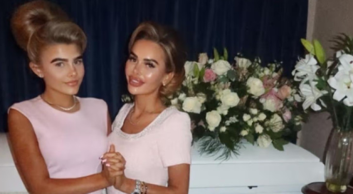 مراهقة تنهي حياتها والأم تواجه انتقادات لاستعراض إطلالتها أمام الجنازة!