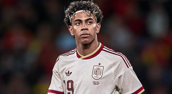 لامين يامال يتعرض للعنصرية في مباراة مصر وإسبانيا والجماهير تهاجم المسلمين!