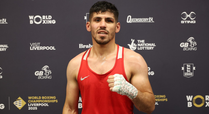 الأردني زياد عشيش يفوز على بطل العالم ويتوج بذهبية آسيا للملاكمة! (فيديو)