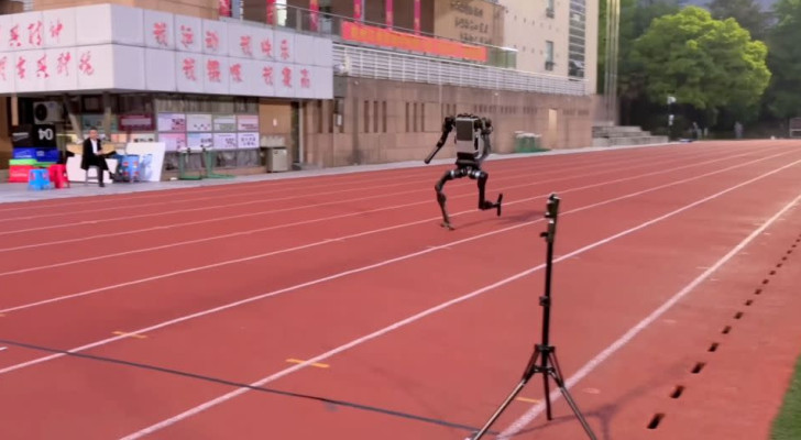 روبوتات بشرية صينية تنافس سرعة يوسين بولت.. هل بدأ عصر التفوق الآلي؟