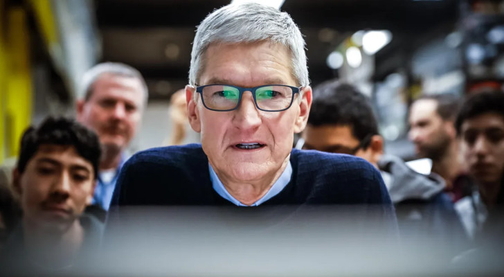 قبل تنحيه عن منصبه.. تيم كوك يكشف سر التوظيف في آبل!