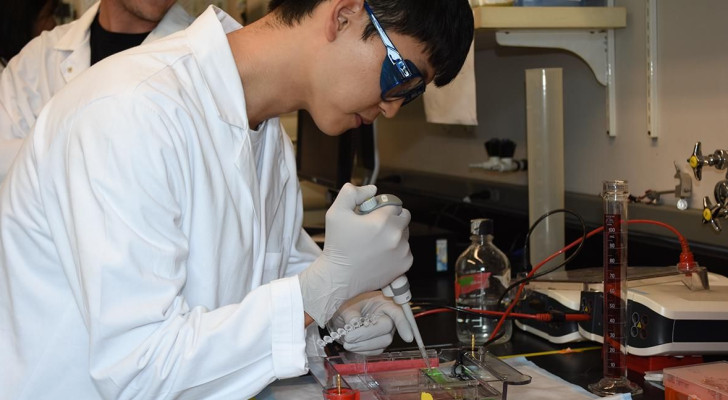 الغيرة القاتلة.. باحث يعترف بمحاولة تسميم زميله بسبب ترقية!