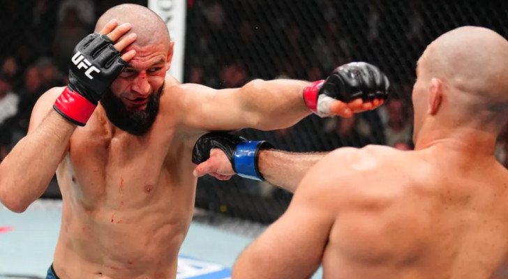 حمزة شيماييف يتلقى أول هزيمة في مسيرته في UFC ويخسر اللقب!
