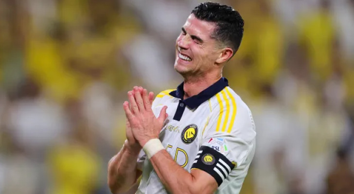 دموع رونالدو تخطف الأنظار بعد تتويج النصر بلقب الدوري السعودي