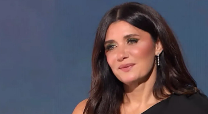 غادة عادل تكشف نتيجة عملية التجميل بعد عام