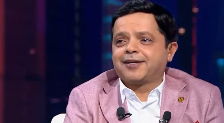 محمد هنيدي يسخر من حفل افتتاح كأس العالم على طريقته الخاصة