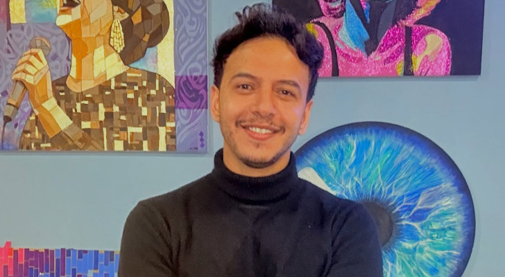 بالمكواة والسجاد.. شاب سوري يعيد تعريف الرسم بأدوات غير تقليدية