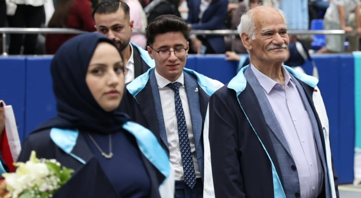 في عمر 75 عاما.. تركي يحقق حلمه الجامعي ويؤكد أن طلب العلم لا يرتبط بسن