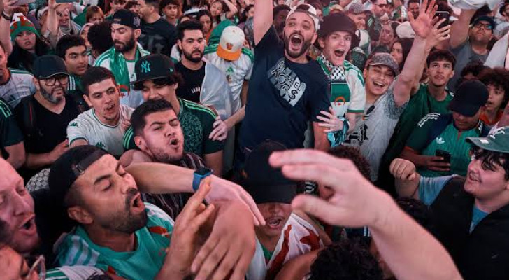 اشتباكات بين جماهير الأرجنتين والجزائر تعكر أجواء المونديال (فيديو)