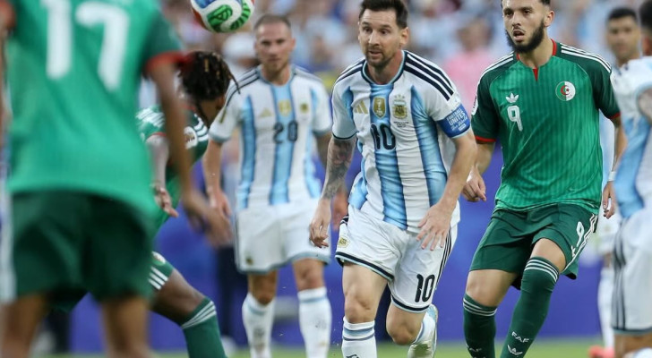 منتخب الجزائر يشكو الأرجنتين لـ "فيفا".. ولقطة ميسي تثير الجدل