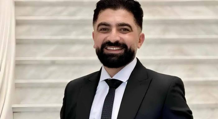 صرخة وجع.. فنان مصري يبكي الملايين بـ "بث مباشر"