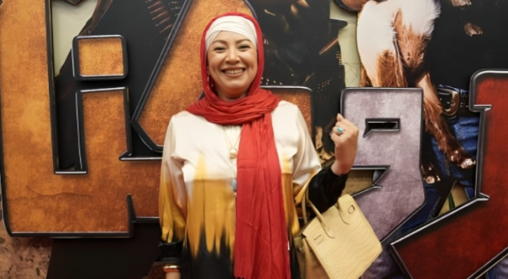 الحجاب يضع الفنانة انتصار في صدارة الـ"ترند"