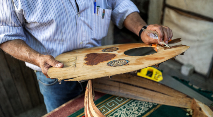 من بقايا الدمار إلى نغمات الحياة... قصة عود يتحدى الحرب