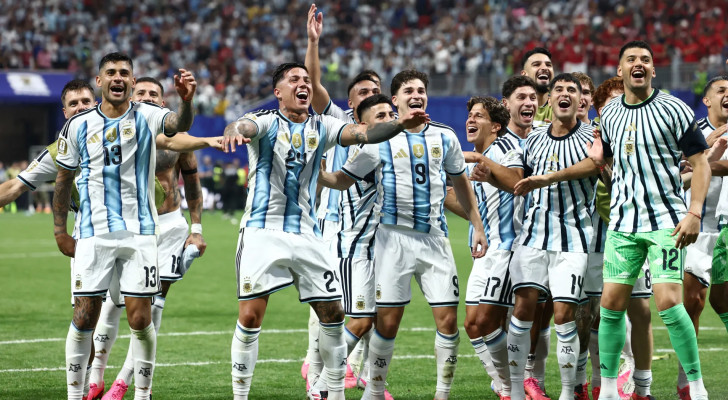 "أزمة الفوكلاند".. هل يحرم نجوم الأرجنتين من نهائي كأس العالم؟
