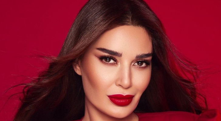 سيرين عبد النور تفاجئ كارلا سليمان على المسرح (فيديو)