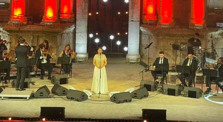 ماجدة الرومي تأسر جمهور جرش بعذب صوتها (فيديو)