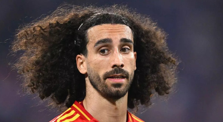 كوكوريا يفي بوعده ويرسم وشم مدرب إسبانيا على جسده