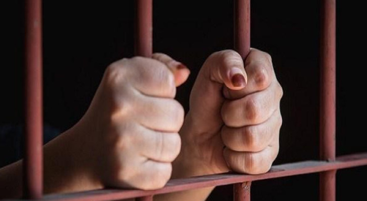 توقيف "منتحلة صفة طبيبة" متهمة بـ29 قضية نصب واحتيال في الجزائر