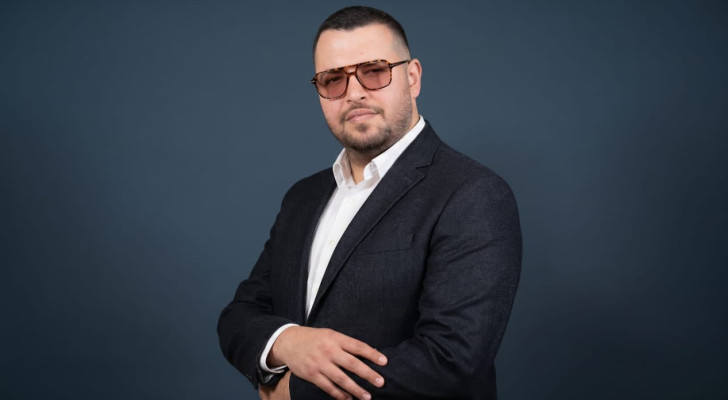 رشيد النجار يحقق نجاحا جديدا بـ "دللو" ويقترب من مليون مشاهدة